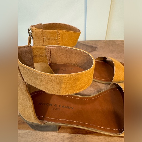 🫶🏽Price reduction🫶🏽 Rock & Candy Tasseled Leather Sandals, size 7.5 - Picture 6 of 9